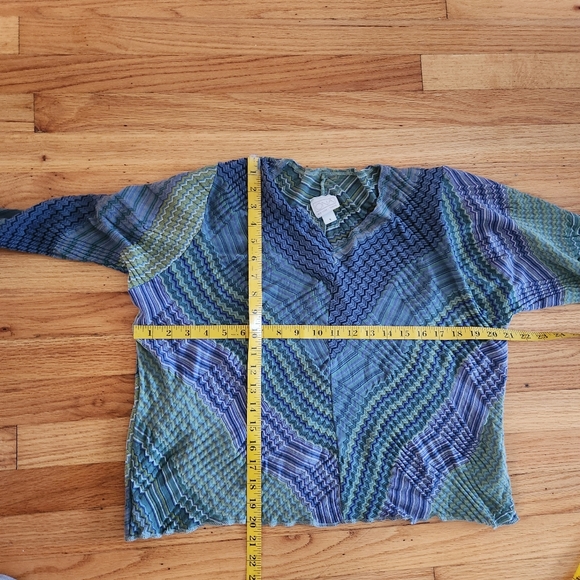 ONA New York Tokyo Textured Abstract V-Neck Top Size Small Made in U.S.A. - Picture 7 of 10